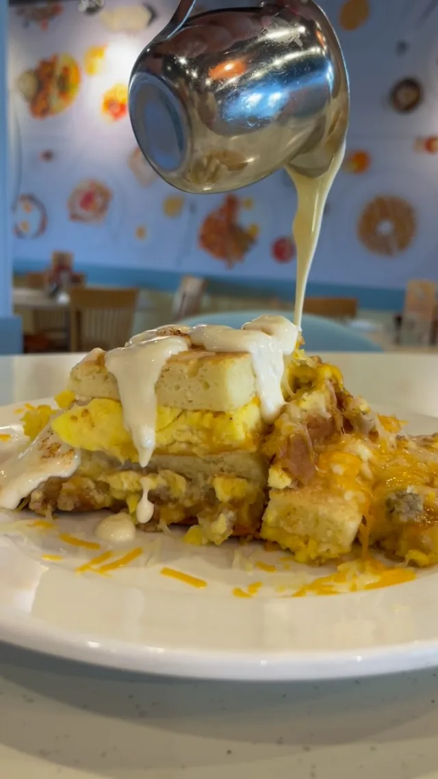 Start your Friday with a cheese pour 🥞 Our sweet & savory “Breakfast Lasagna” is a brunch must. Reserve your table for this weekend at wildeggs.com.