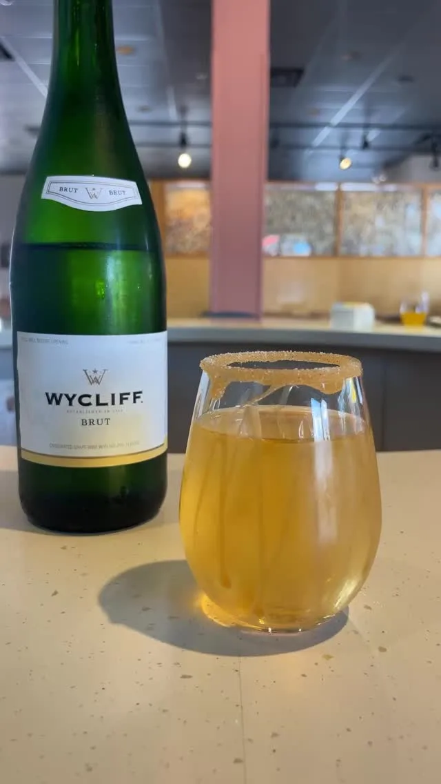 Sweet, crisp, and bubbly. Our limited-time Caramel Apple Mimosa mixes sparkling wine and apple juice with a caramel & cinnamon-sugar rim. 
Available now through Dec 2 at most Wild Eggs🍎🥂