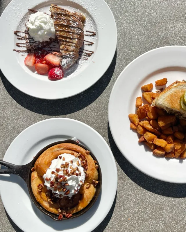 Break up your last minute Christmas shopping with a delicious brunch at Wild Eggs! 🥪🥞☕️