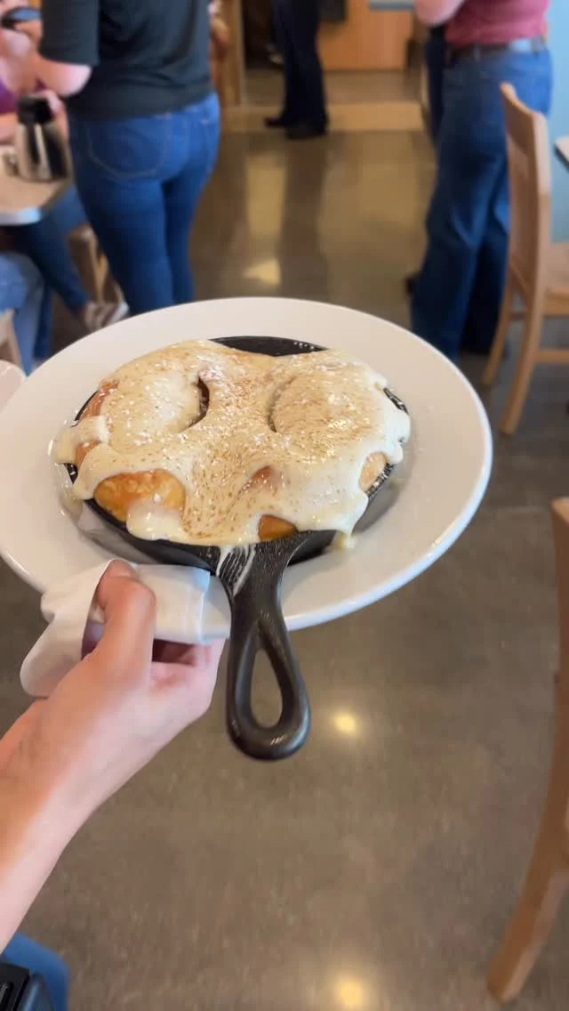 Fresh from the oven and meant for sharing 😋 Order a cinnamon roll for the table at Wild Eggs!